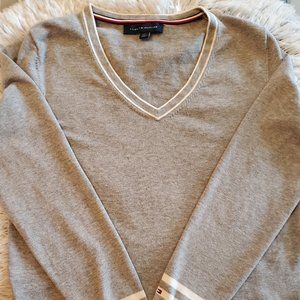 Tommy Hilfiger - Women's Signature Stripe Tipped Cricket V-Neck Sweater